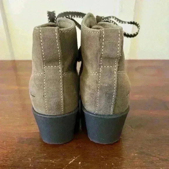 Eddie Bauer suede shoes size 6 - Picture 4 of 9